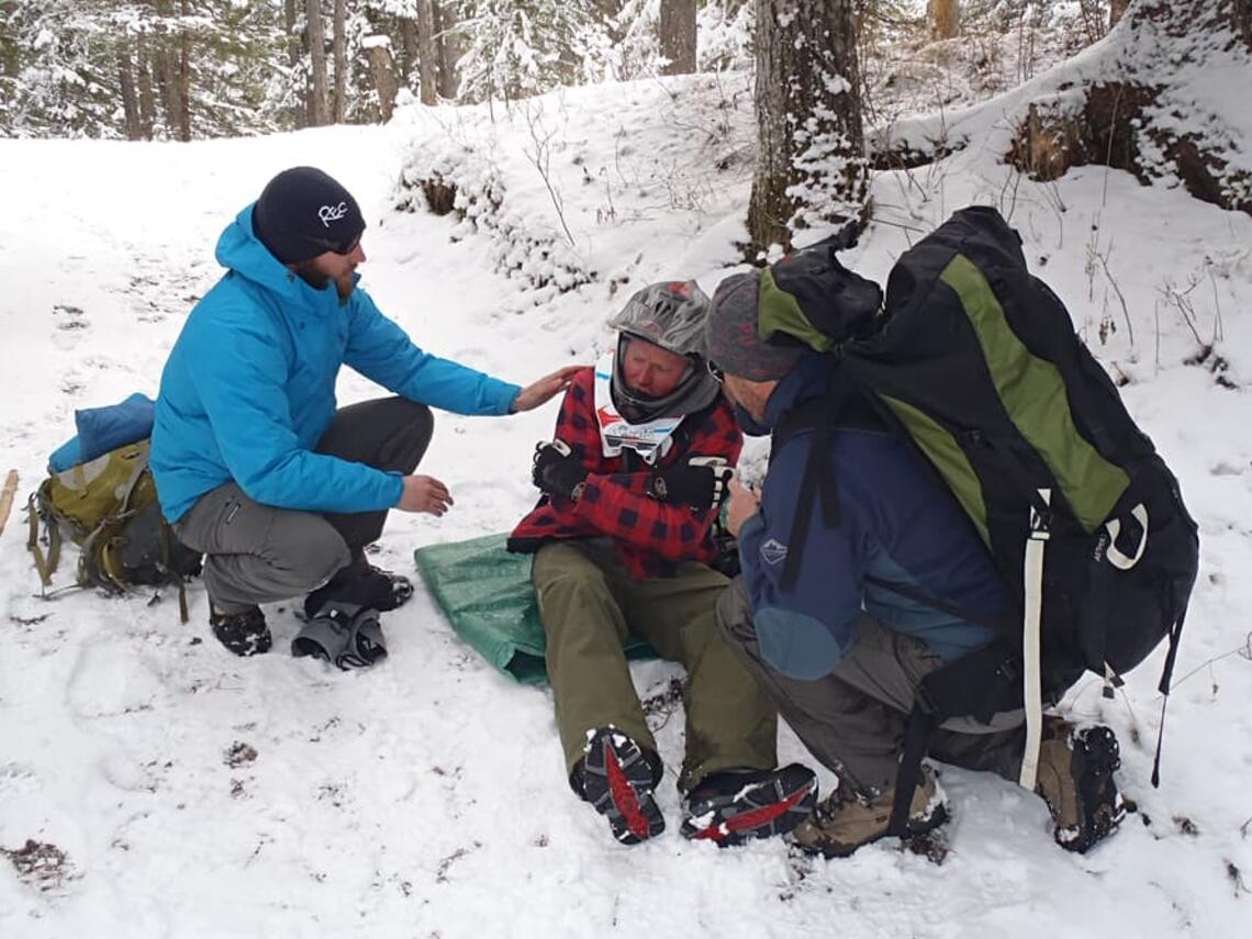 first aiders assisting