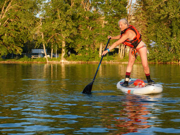 paddler demonstrating stroke on SUP