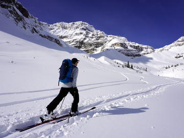 skiing